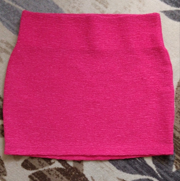 Y2K/Textured Mini Skirt - Picture 3 of 4